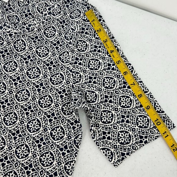 Chico's Size 0 (S/4-6) Blue White Medallion Top Short Sleeve Tee Coastal - Picture 5 of 8